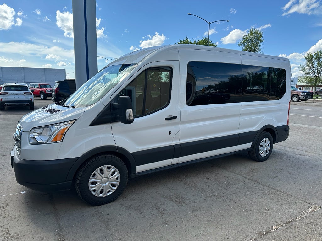 2022 Ford Transit Wagon XLT