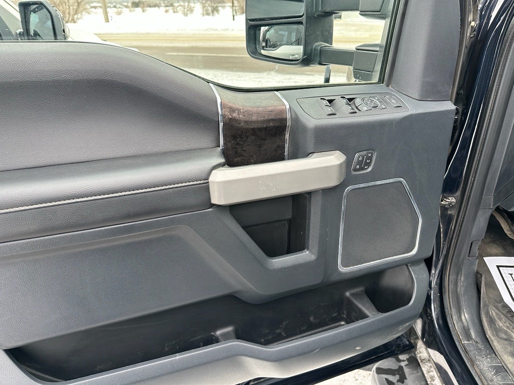 2022 Ford F-350 LARIAT