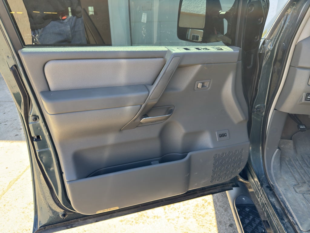 2005 Nissan Titan LE