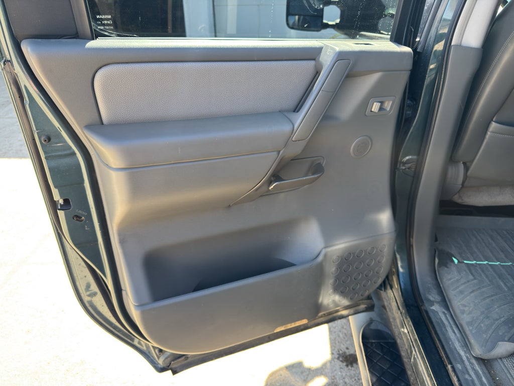 2005 Nissan Titan LE