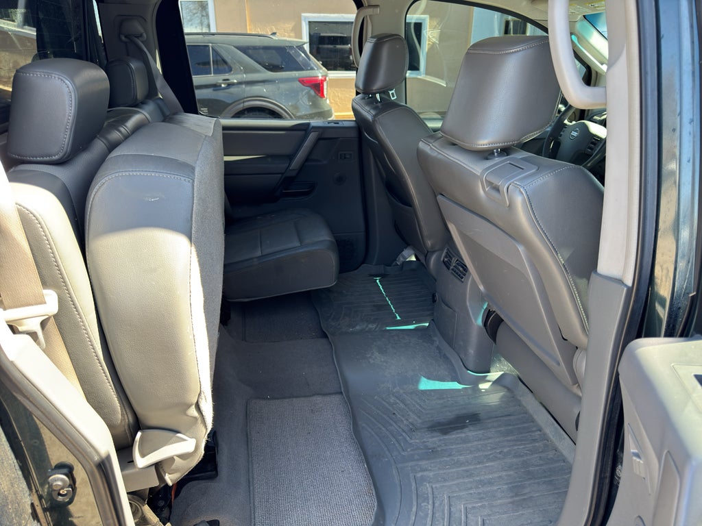 2005 Nissan Titan LE