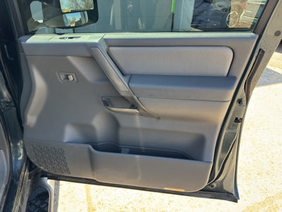 2005 Nissan Titan LE