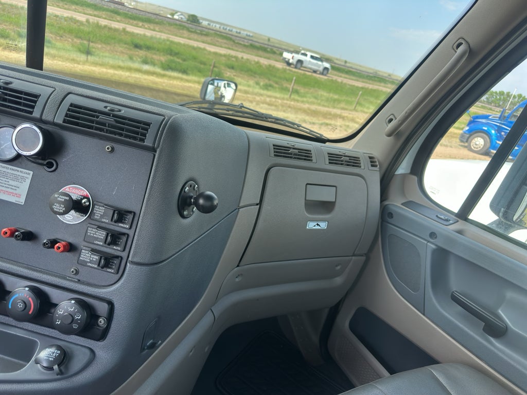 2015 Freightliner Cascadia 125 125